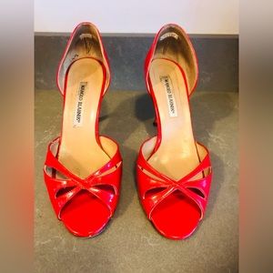 : Red patent leather Manolo Blahnik kitten/heel sandals ❤️